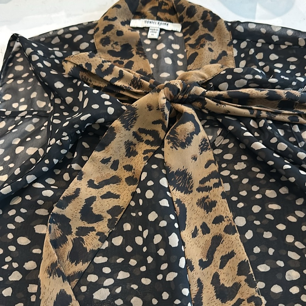 Daniel Rainn XL 100% polyester shell - EUC - with neck tie detail - Picture 2 of 6